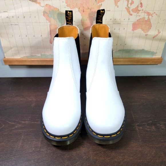 BRAND NEW Dr. Martens 2976 Chelsea Boot Women's Size 10.0 - Picture 2 of 6
